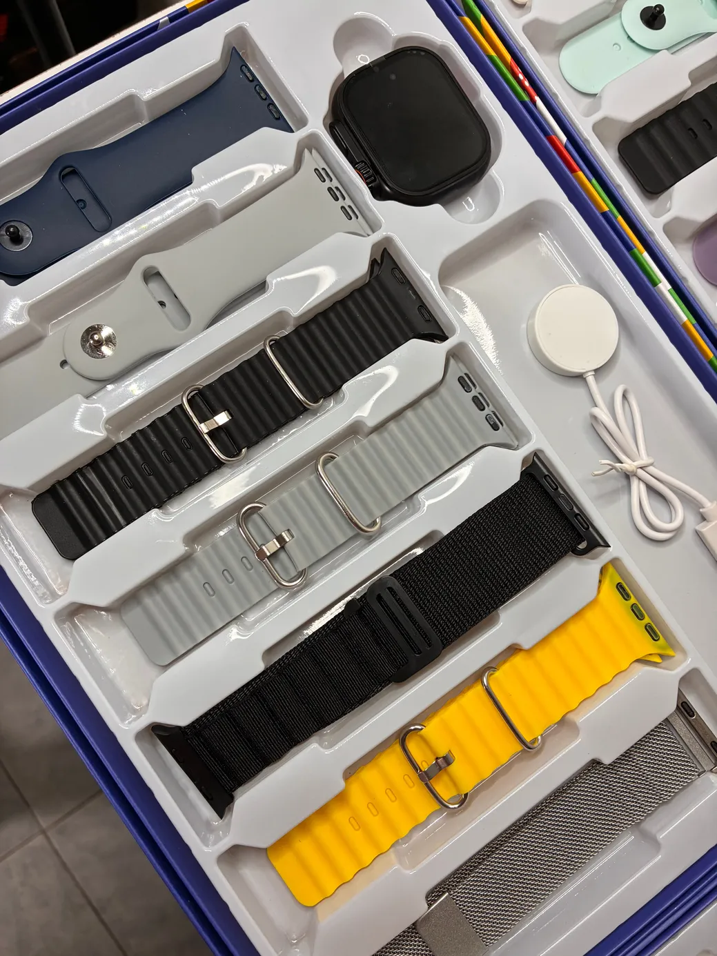 Cofre Smartwatch 7 en 1 con Malla de Metal | Llamadas, Salud y Funciones Completas